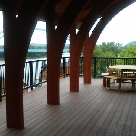 Cobblestone Inn & Suites - Marquette Exteriör bild