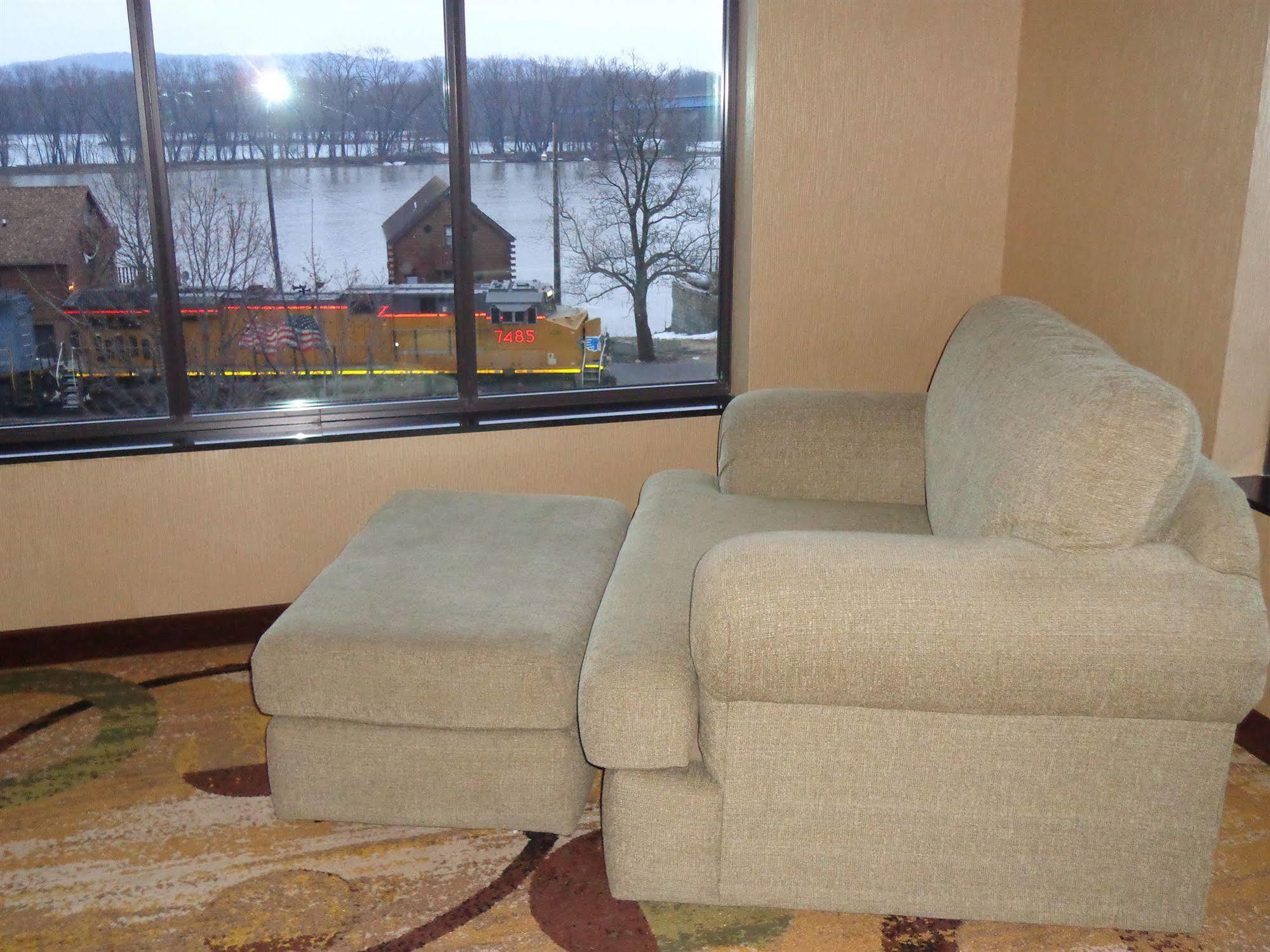 Cobblestone Inn & Suites - Marquette Exteriör bild