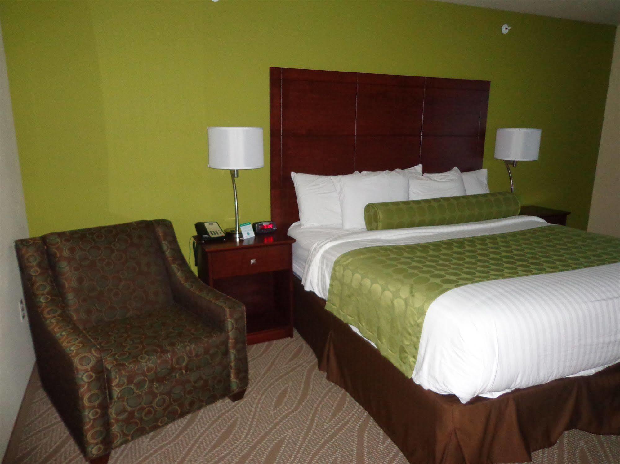 Cobblestone Inn & Suites - Marquette Exteriör bild