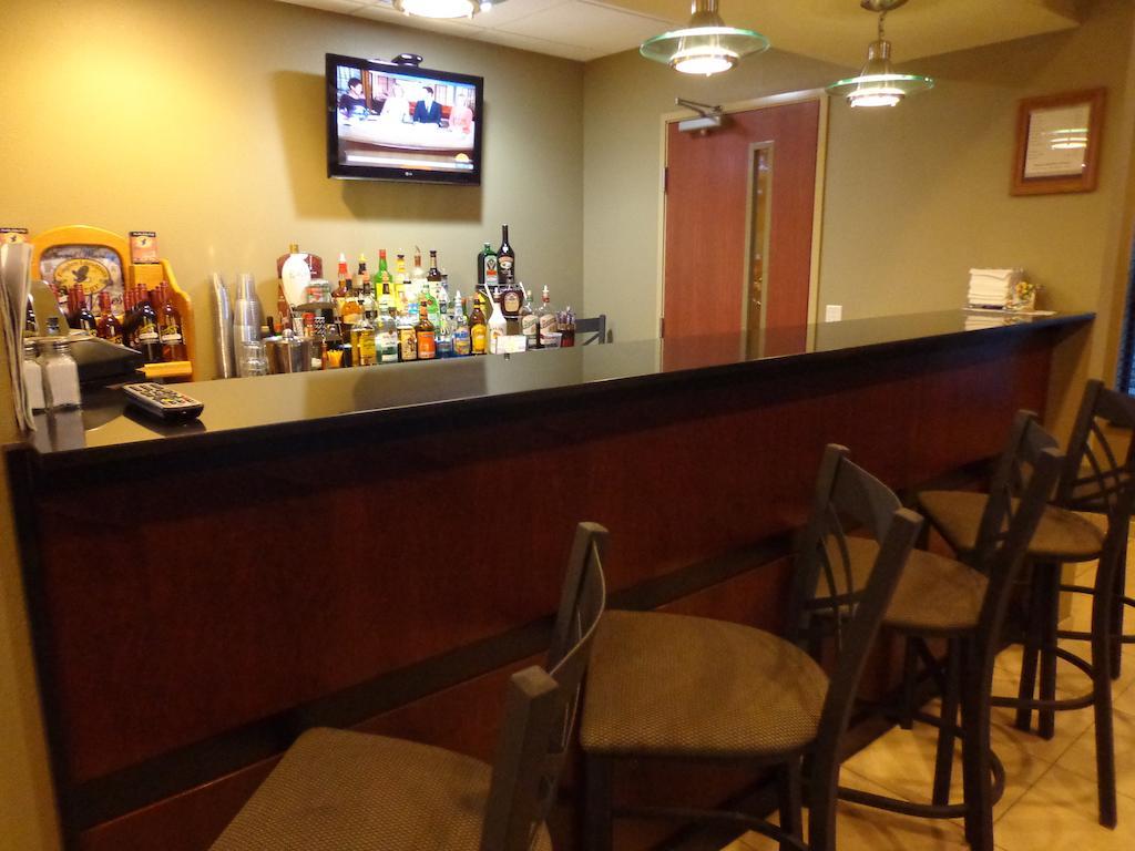 Cobblestone Inn & Suites - Marquette Exteriör bild